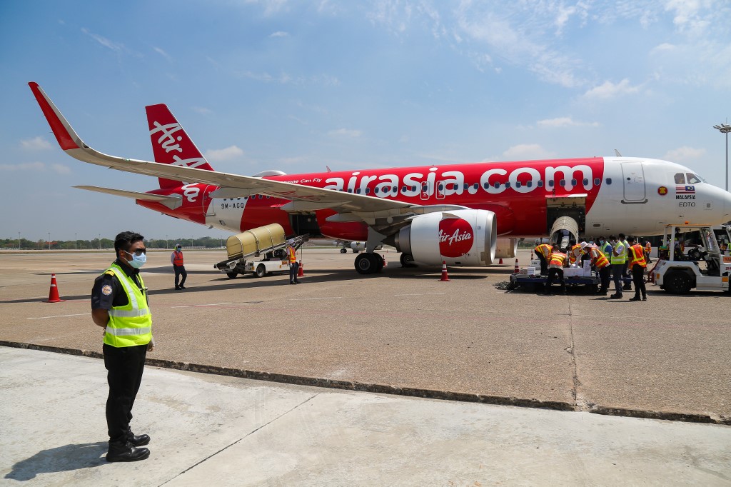 Airport staff unload boxes of COVID-19 coronavirus test kits donated by the European Union and Switzerland under the UN organised humanitarian flight on arrival at Yangon International Airport in Yangon on May 10, 2020.(Sai Aung Main / AFP)