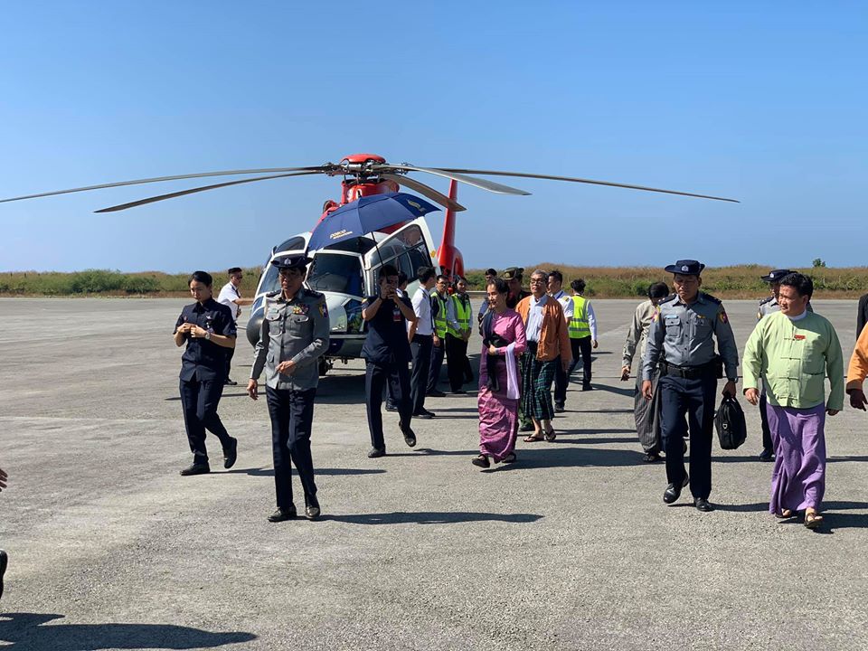 Aung San Suu Kyi and her entourage arrive in Thandwe, Rakhine state this morning. (Facebook / Myanmar State Counsellor’s Office)