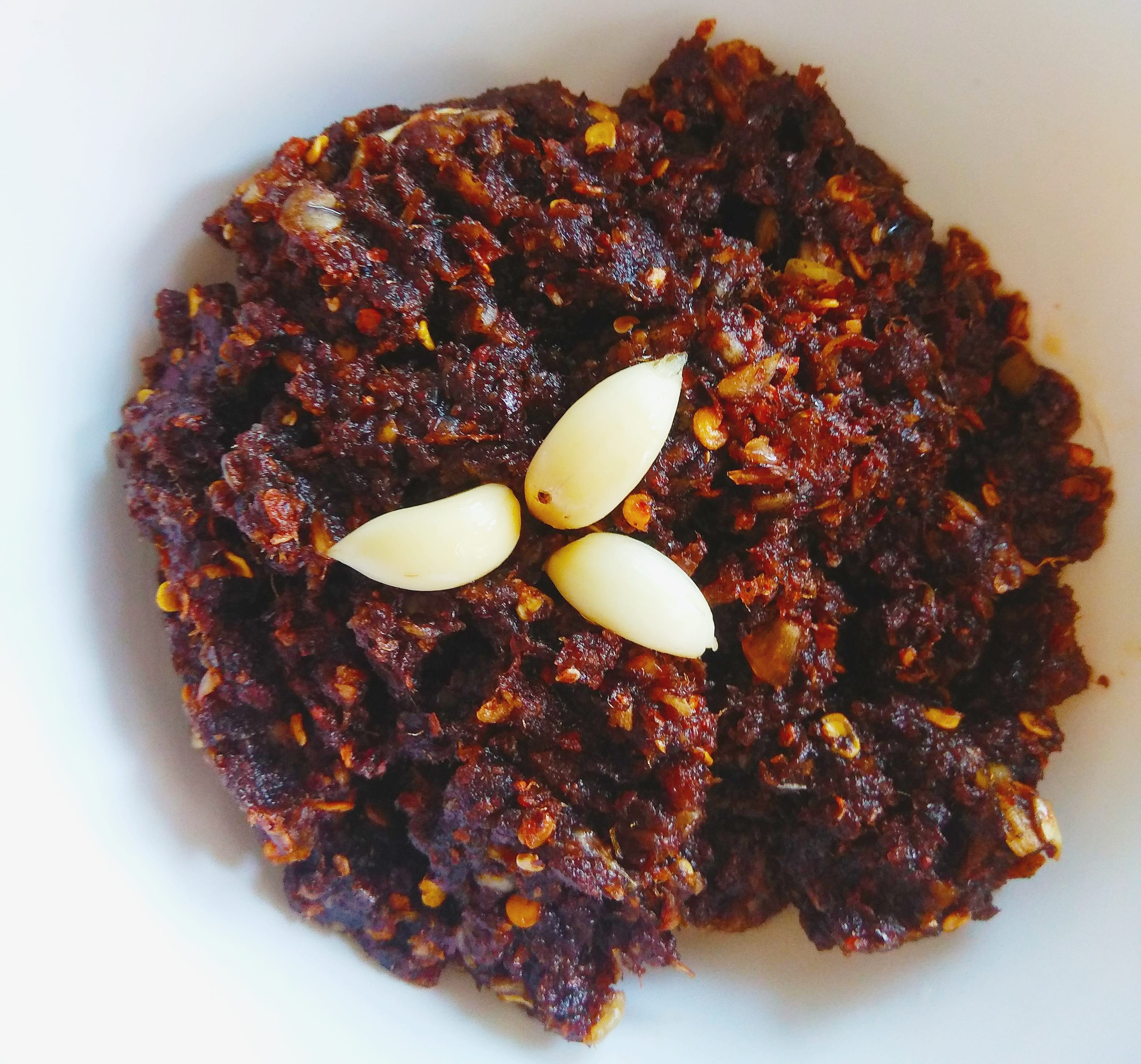 The chilli and salt mix is a spicy addition to a Burmese dinner set. (Soe Naing Tun)