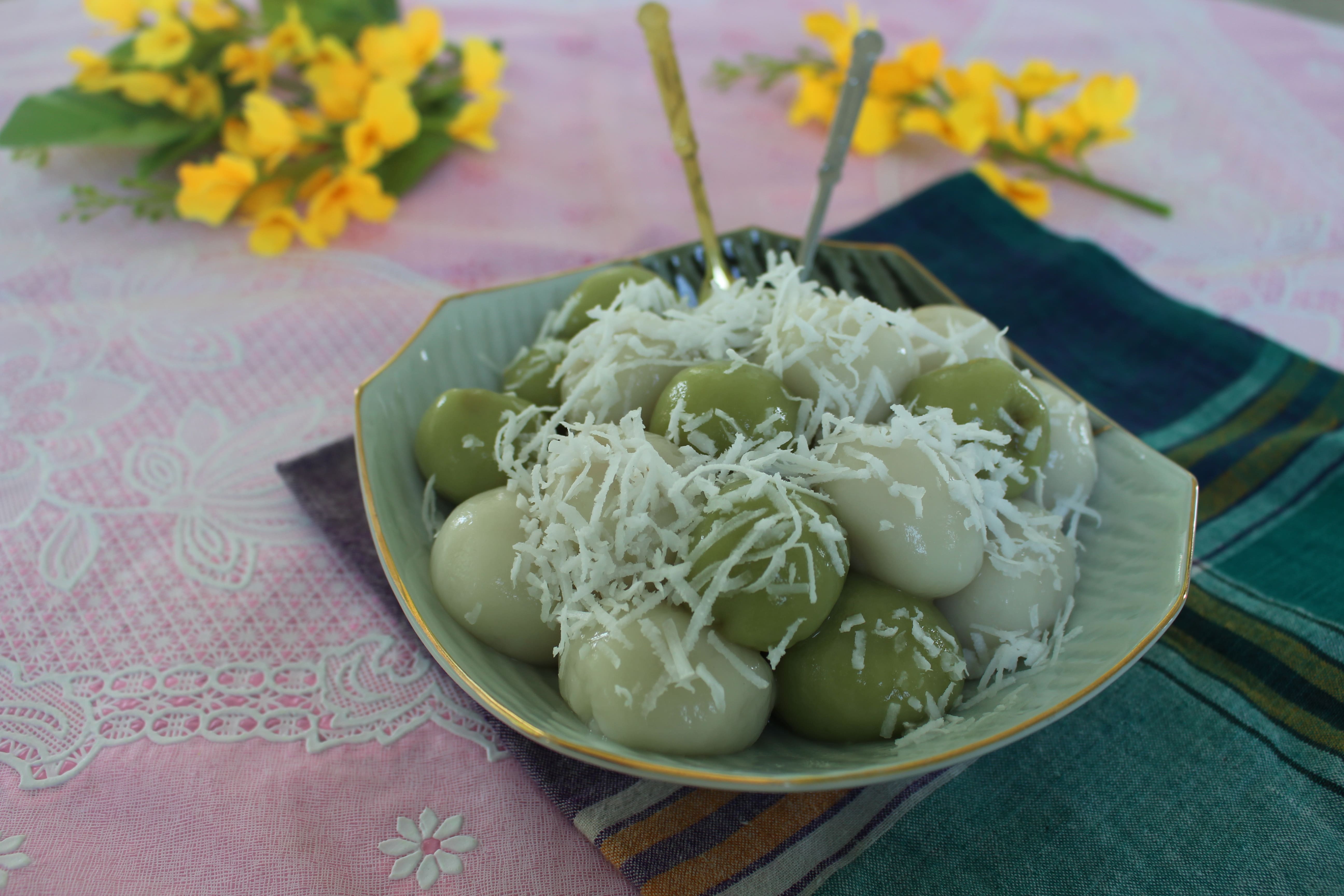 Expect to see lots of mote lone yay paw in Yangon over Thingyan. (Hsu Myat Oo)