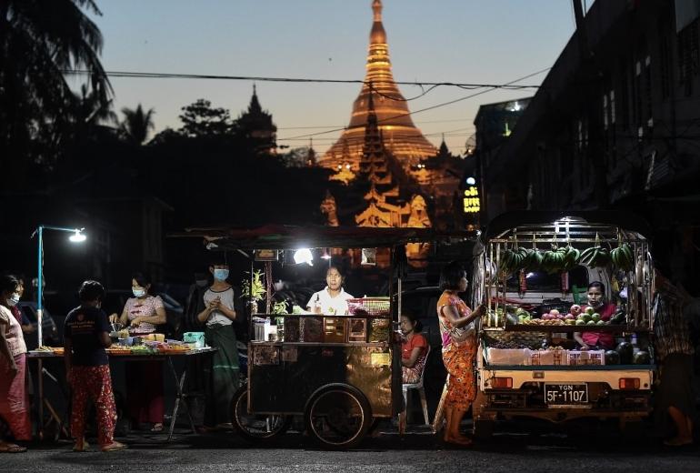 Street vendors wait for customers in front of Shwedagon Pagoda in Yangon. (Ye Aung Thu / AFP)