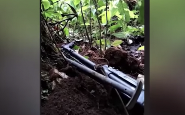 A screenshot of a video showing a Chinland Defence Force fighter entice Tatmadaw soldiers to defect. (Mizzima)
