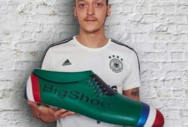 Arsenal midfielder Mesut Özil is well known for his charitable work. 